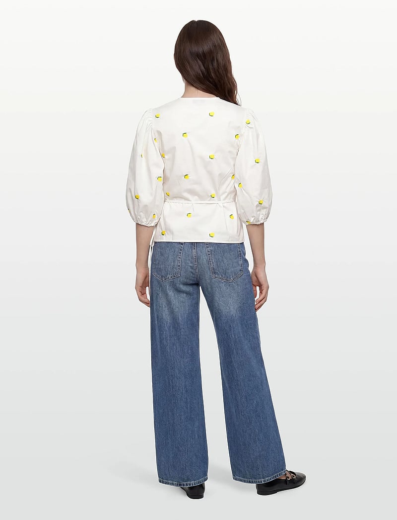 A-View - Rebekka fruit blouse - langærmede bluser - white/yellow - 4