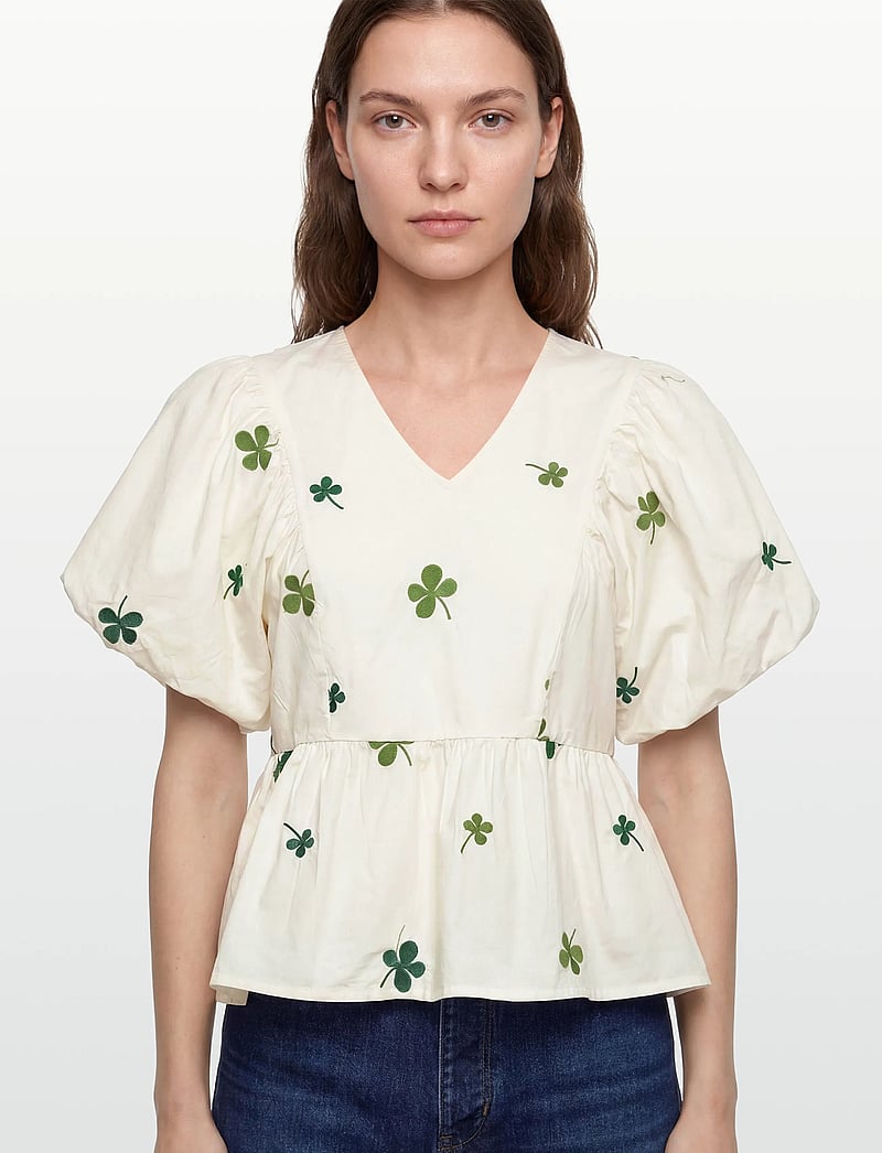 A-View - Albertine blouse - kortærmede bluser - off white - 3
