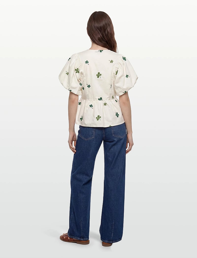 A-View - Albertine blouse - kortærmede bluser - off white - 4