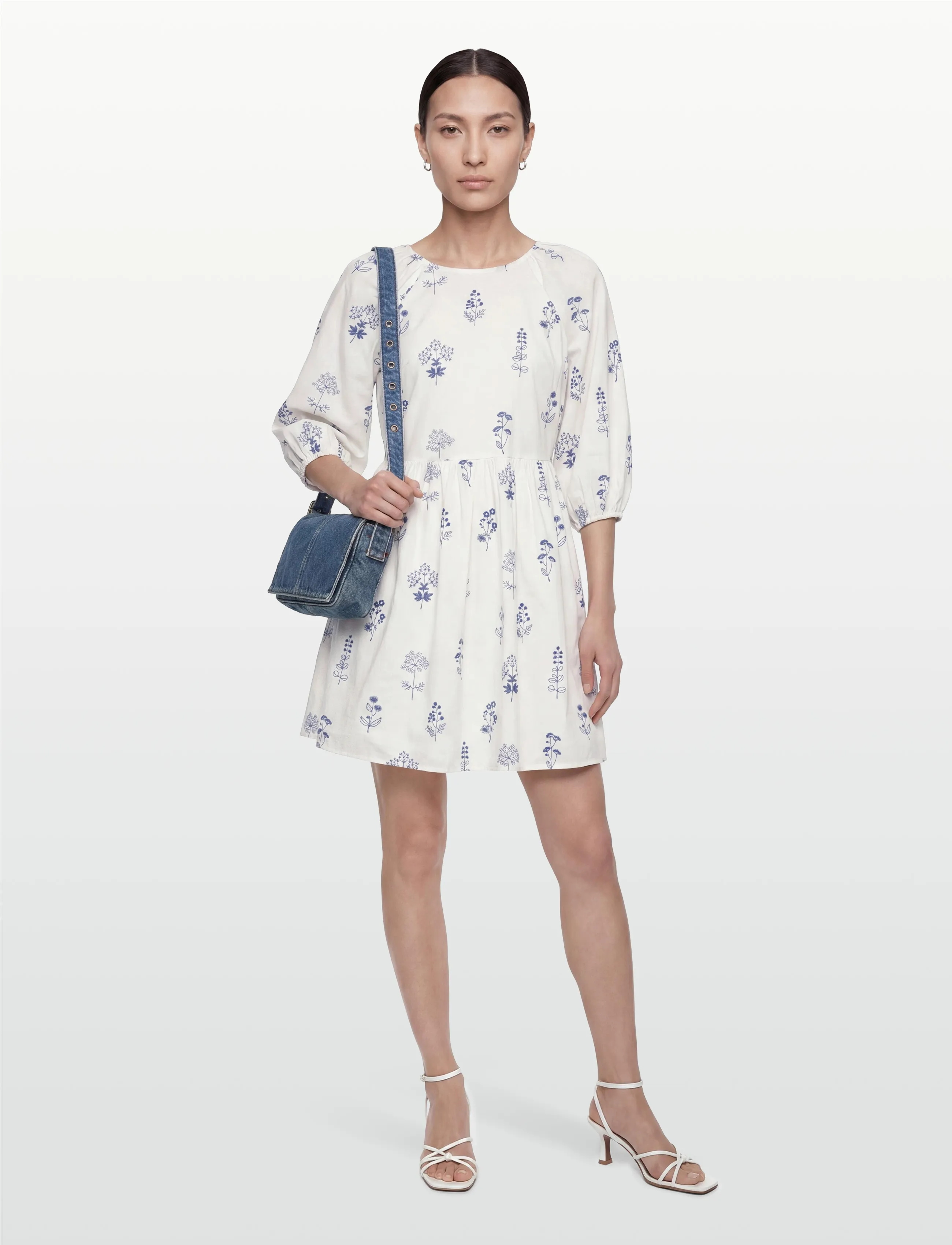 A-View Agnelia Dress, Kvinder, Blomsterprintet Puffærmekjole, Hvid, Str: 44