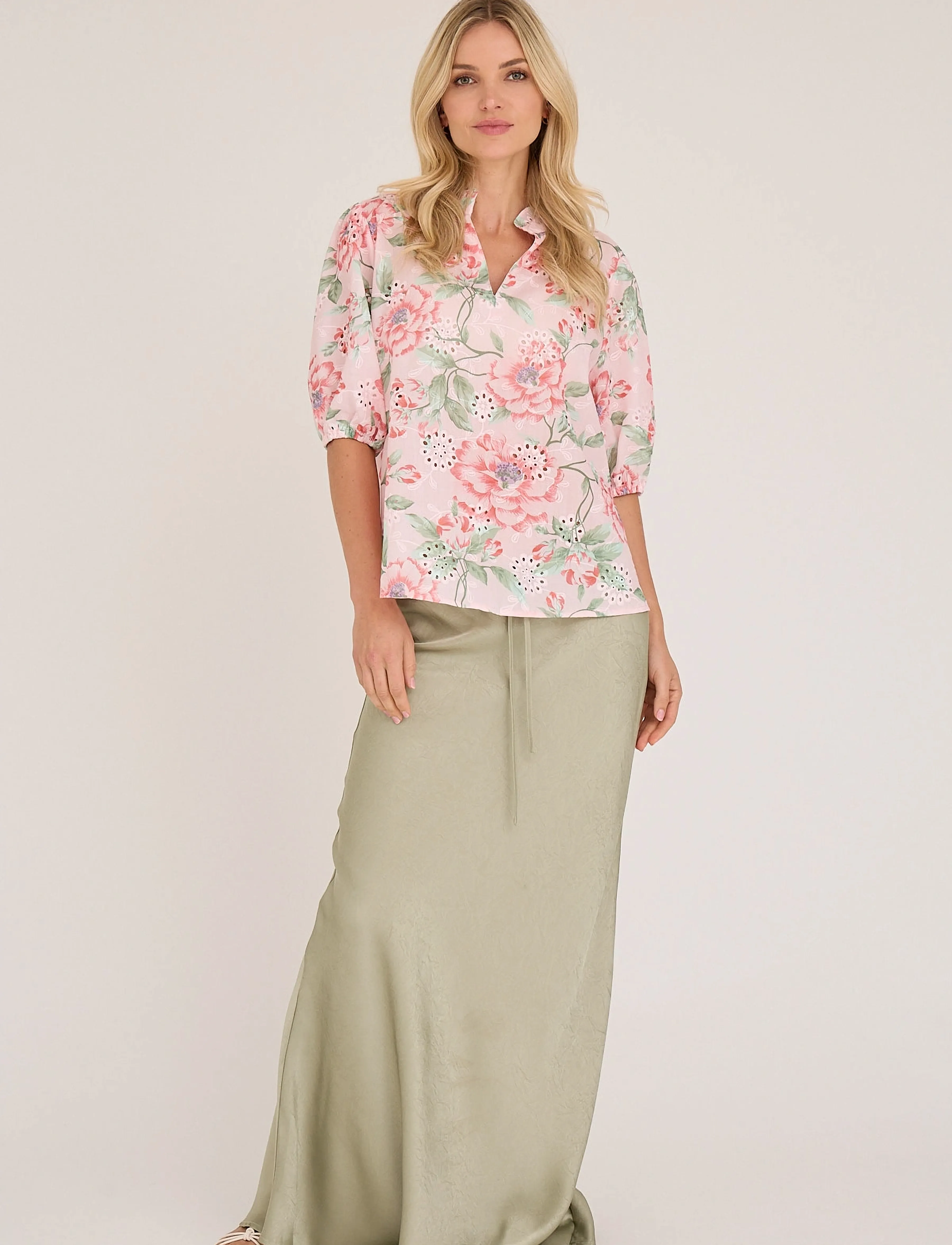 A-View Grete S/S Blouse, Kvinder, Blomstret Broderi Pufærme Bluse, Pink, Str: 40
