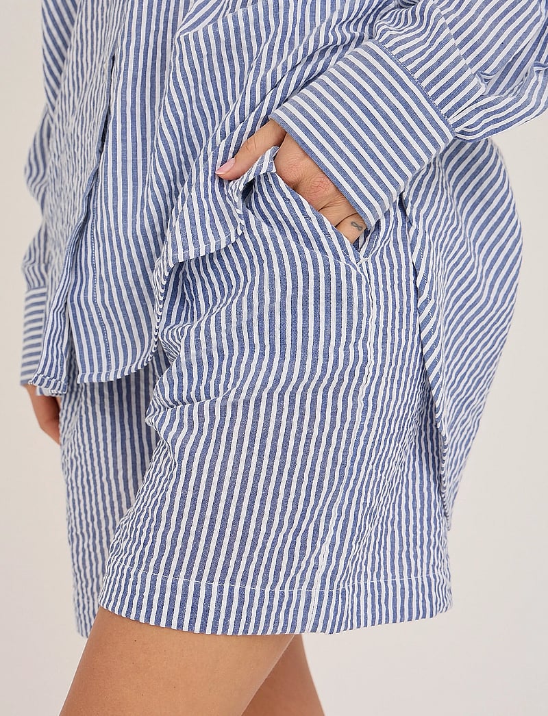 A-View - Sonja new shorts - casual shorts - navy/white - 4