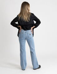 ABRAND - A 99 LOW BOOT ARIANE - flared jeans - blue - 3