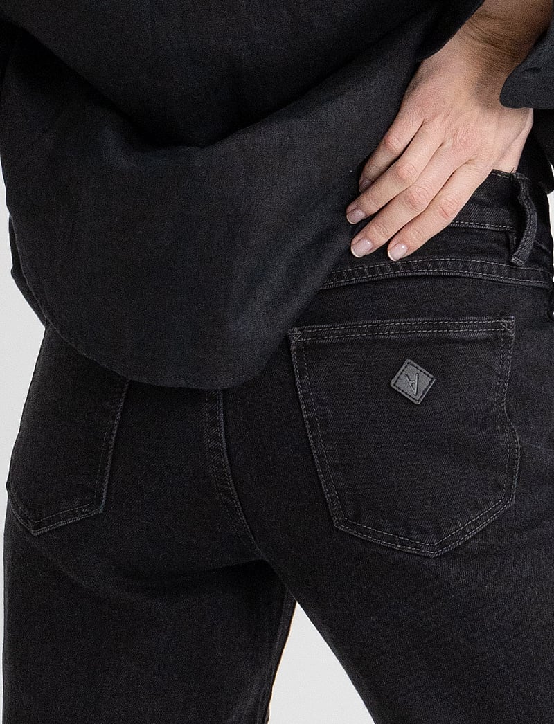 ABRAND - A 99 LOW BOOT 90s BLACK - alt laienevad teksad - black - 4