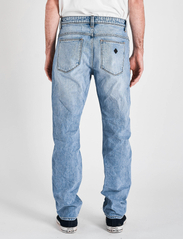 ABRAND - A 90s RELAXED OFFWORLD - loose jeans - blue - 3
