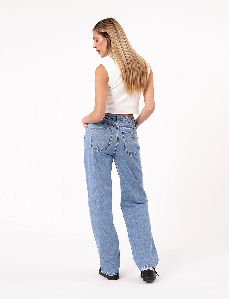 ABRAND - 95 MID BAGGY GIGI MID BLUE - laia säärega teksad - blue - 3