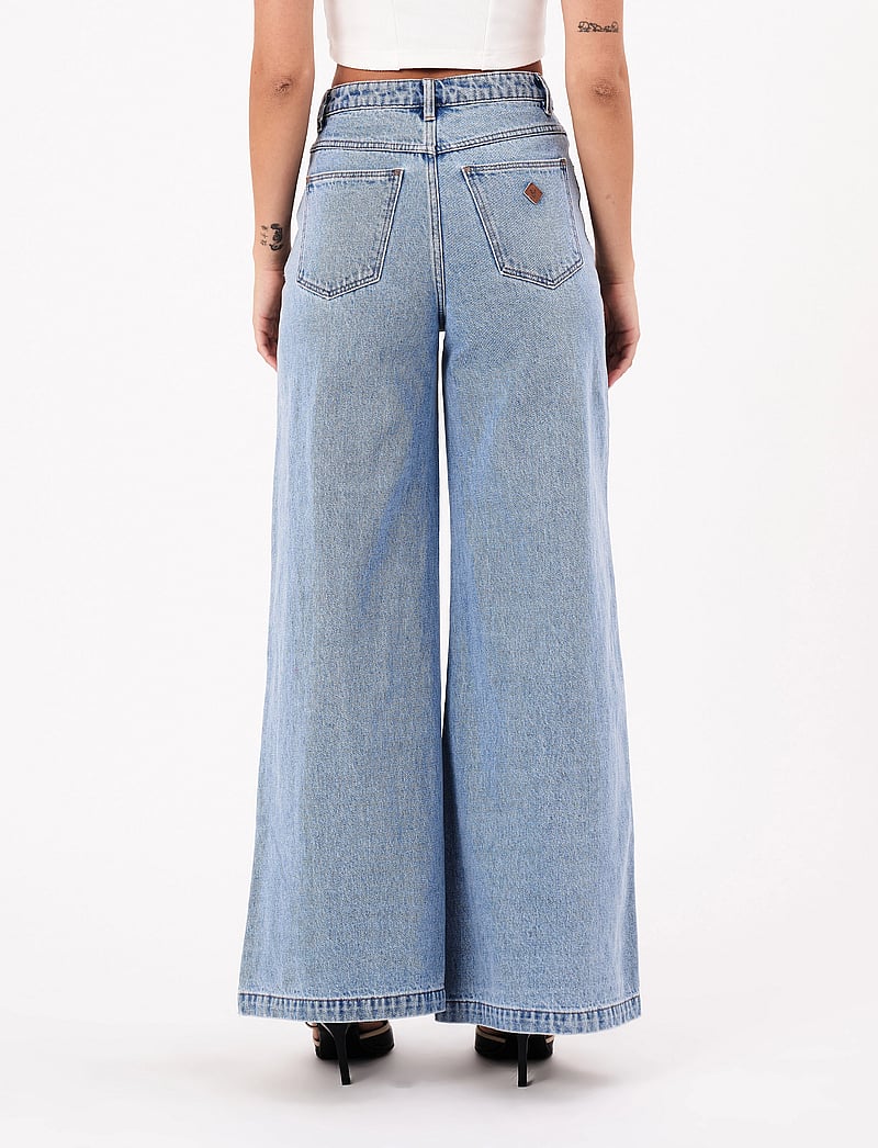 ABRAND - 94 SUPER WIDE LORETTA LIGHT BLUE - hosen mit weitem bein - blue - 3