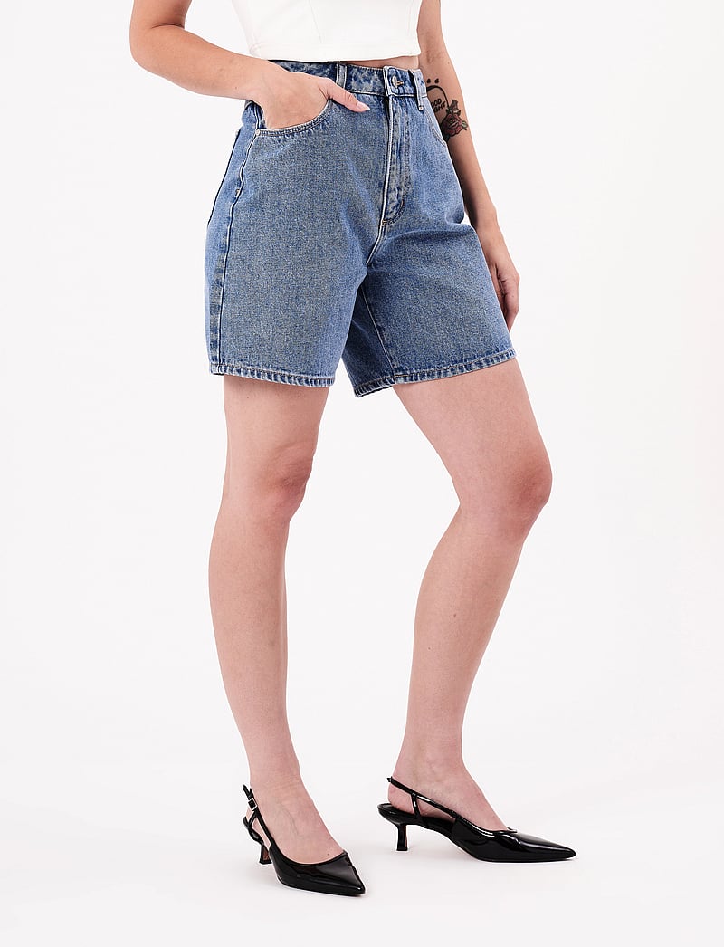 ABRAND - CARRIE SHORT NAOMIMID VINTAGE BLUE - jeansshorts - blue - 0