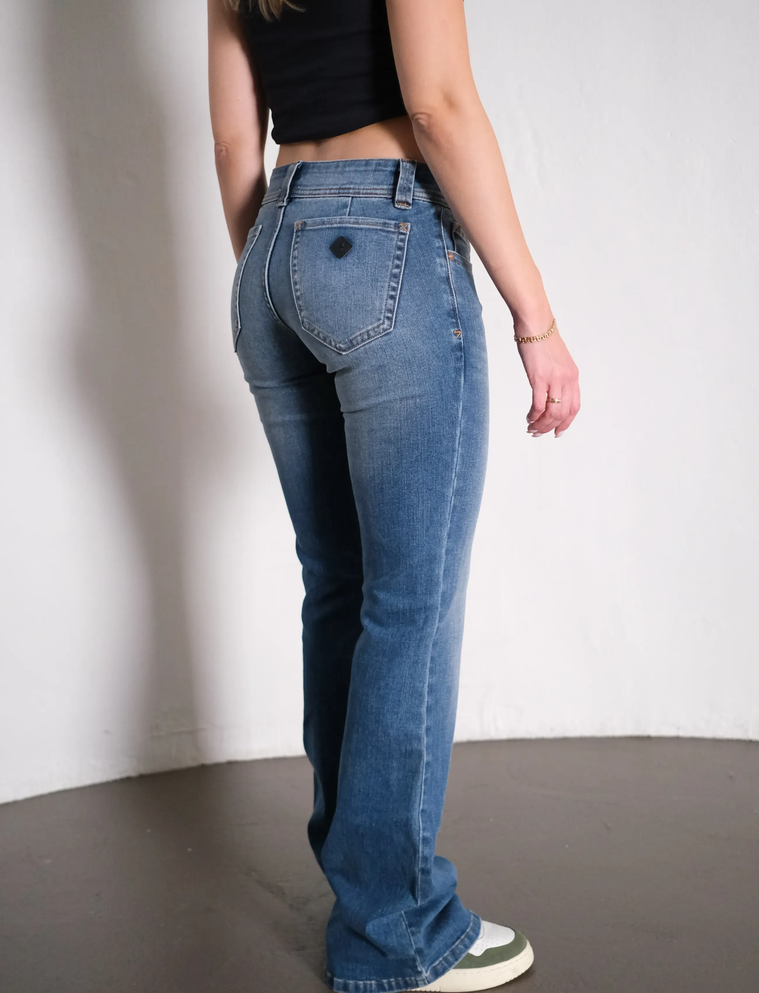 ABRAND - 00 SUPER LOW KICK TALL PETRA MID VINTAGE INDIGO - flared jeans - blue - 3