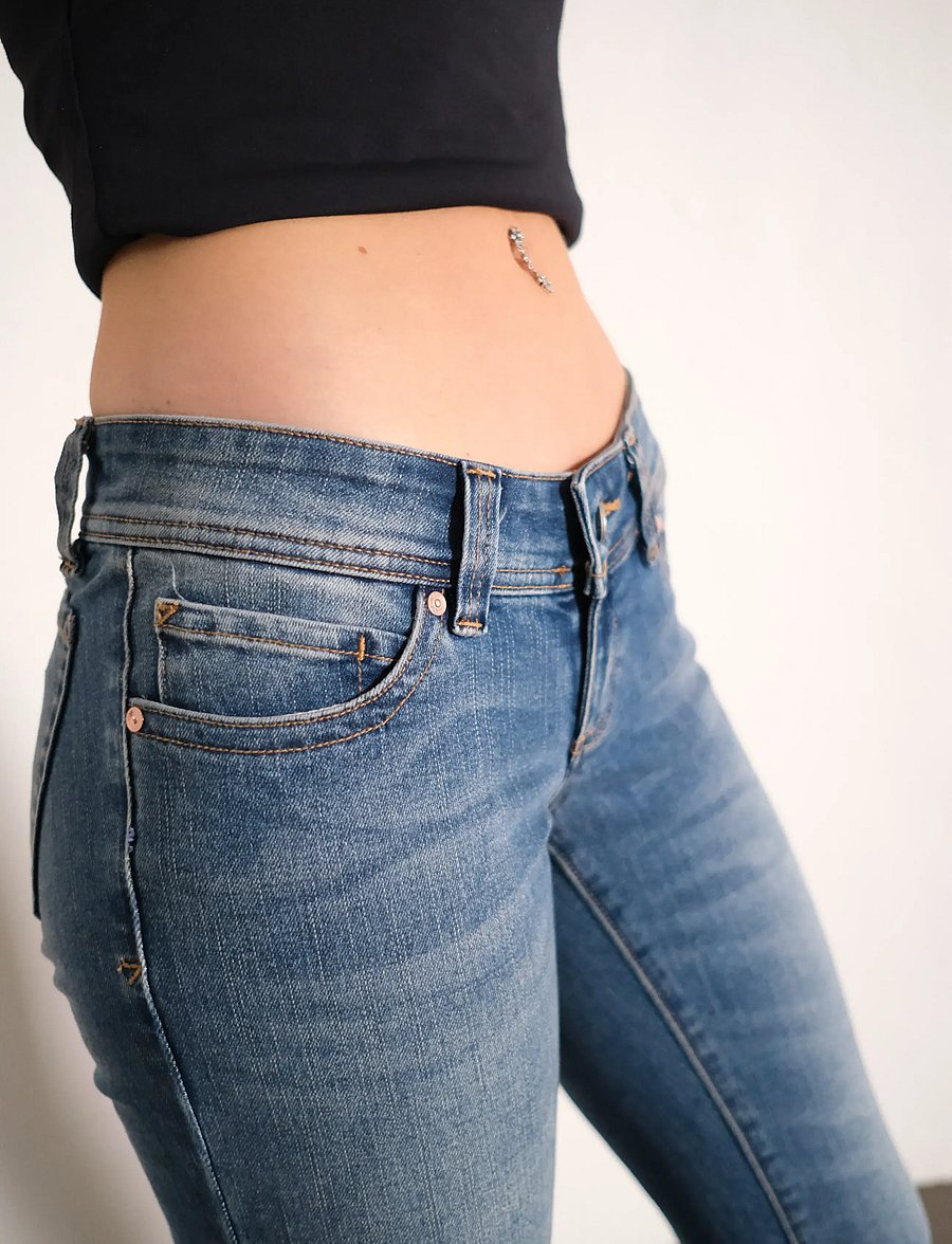 ABRAND - 00 SUPER LOW KICK TALL PETRA MID VINTAGE INDIGO - schlaghosen - blue - 5