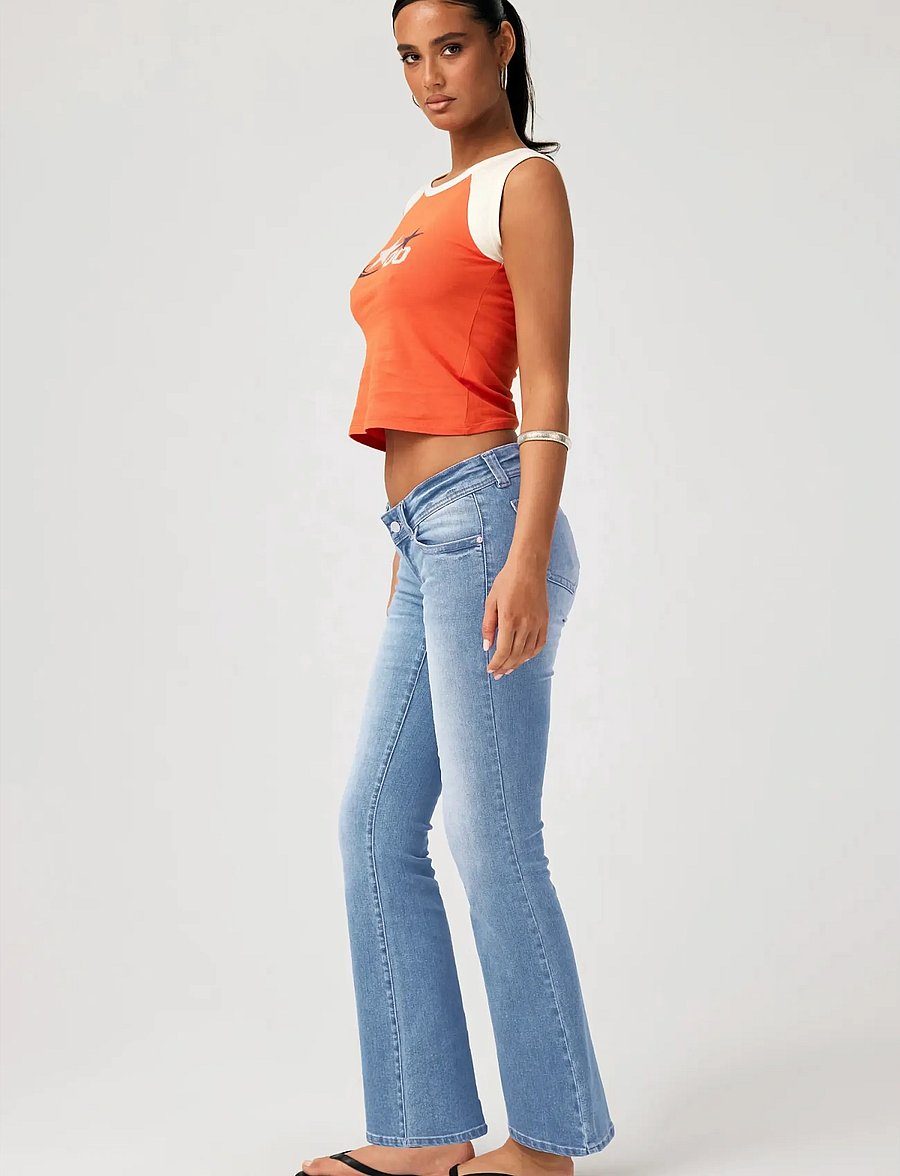 ABRAND - 00 SUPER LOW KICK TALL LIV LIGHT VINTAGE BLUE - flared jeans - blue - 3