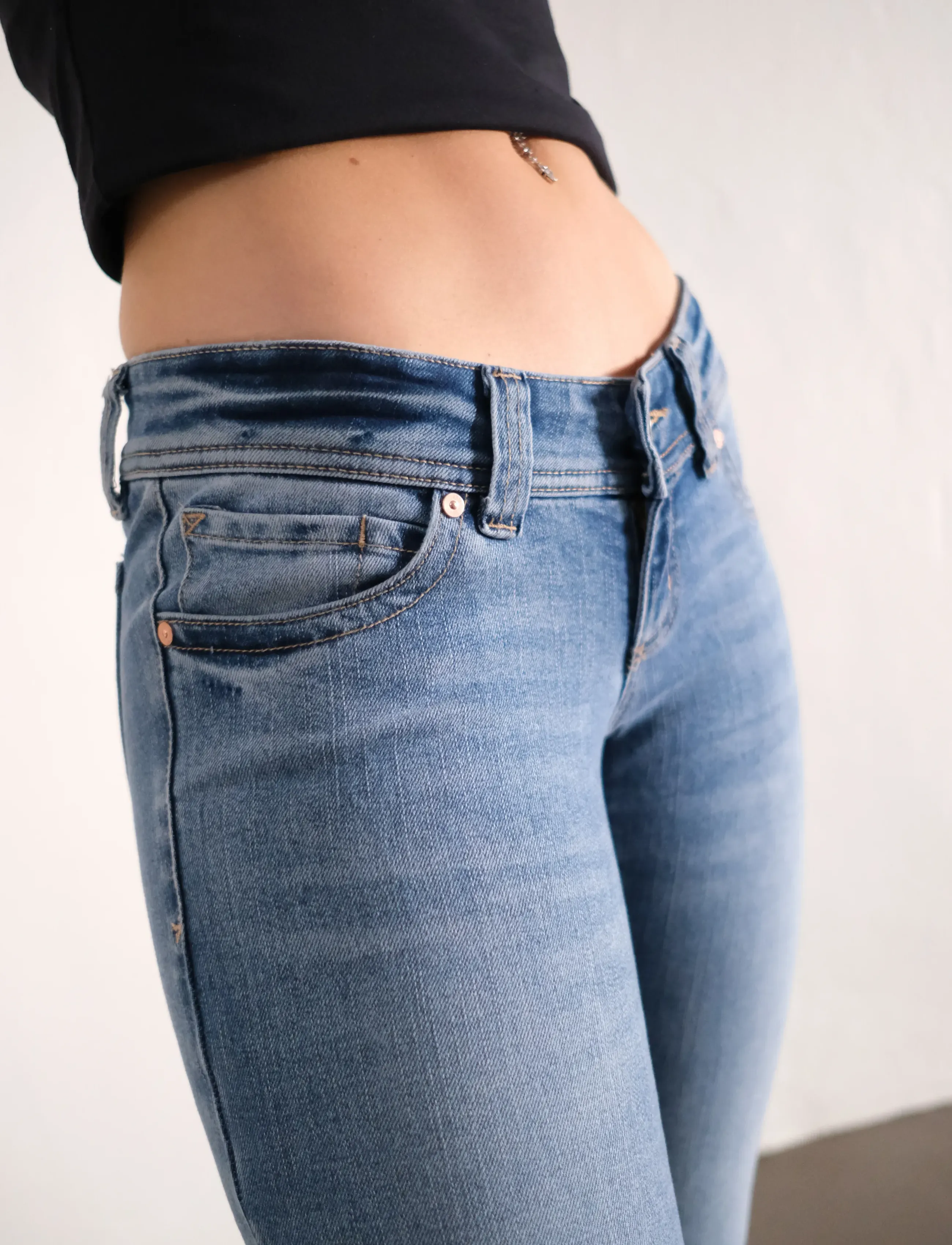 ABRAND - 00 SUPER LOW KICK TALL LIV LIGHT VINTAGE BLUE - utsvängda jeans - blue - 5