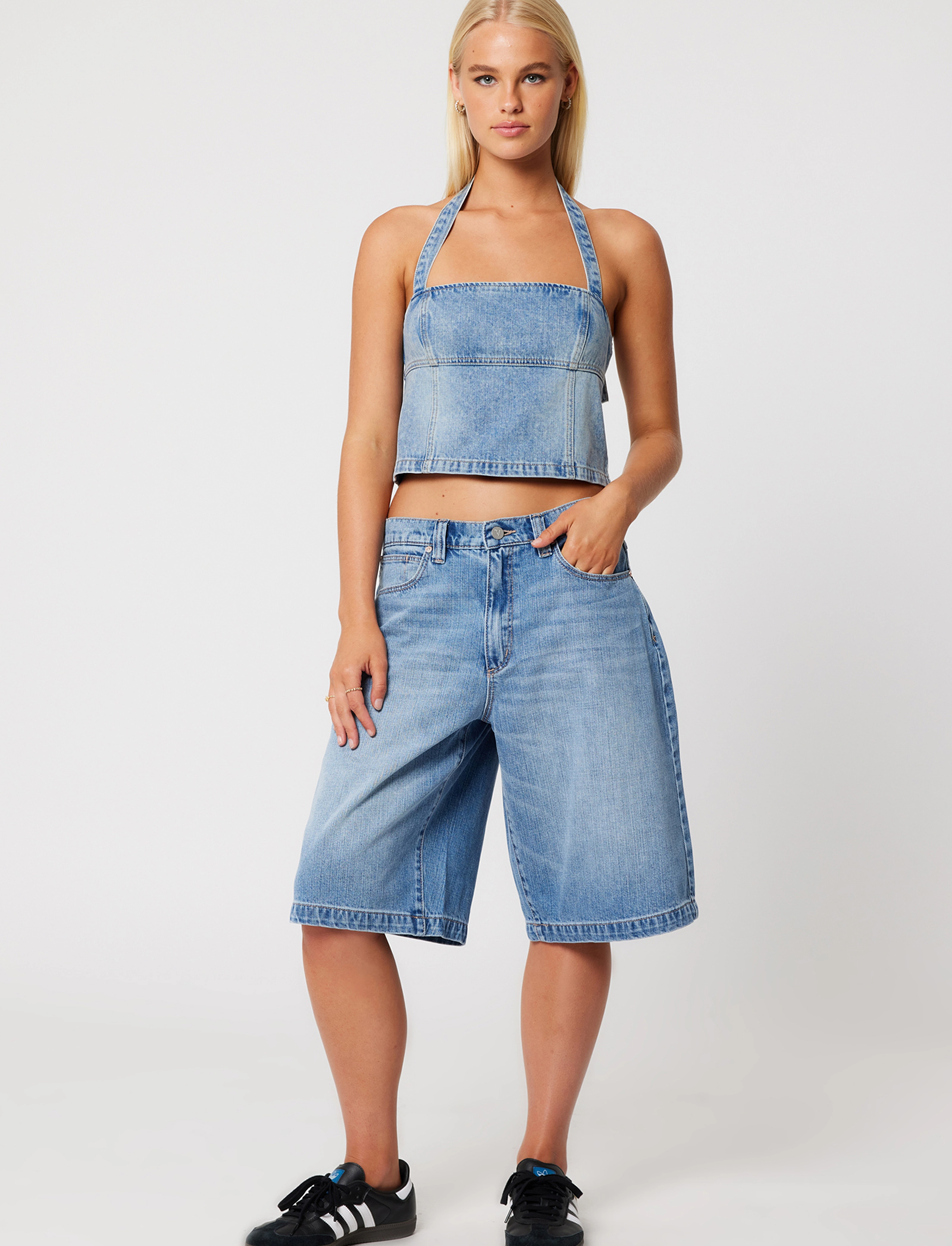 ABRAND 95 Mid Super Baggy Jort Livlight Vintage Blue, 28, Blue, Shorts > Denim Shorts, Dame