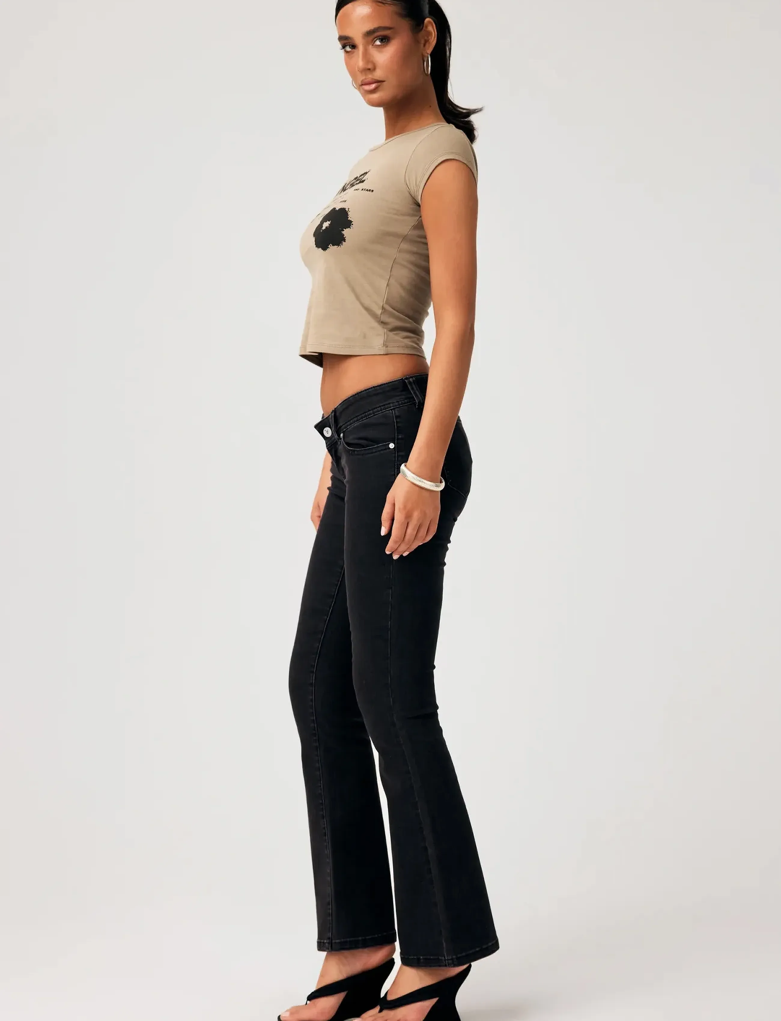 ABRAND - 00 SUPER LOW KICK TALL SOPHIE WASHED BLACK - flared jeans - sophie - 4