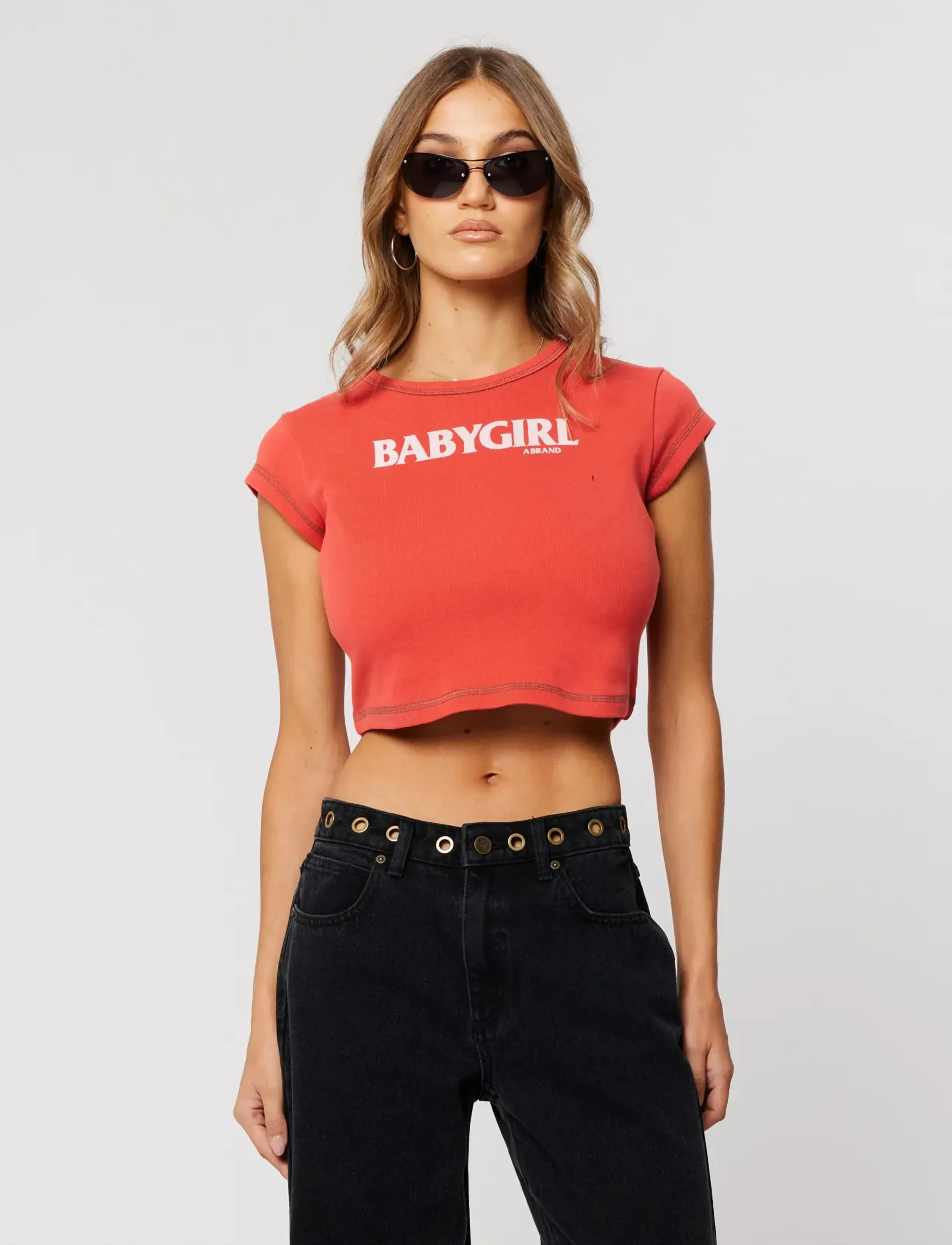 ABRAND Babygirl Rib Cropped Tee Red, XS, Red, Crop Overdele > Crop Overdele Med Korte Ærmer, Dame
