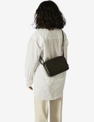Adax - Cormorano shoulder bag Tereza - festkläder till outletpriser - black - 3