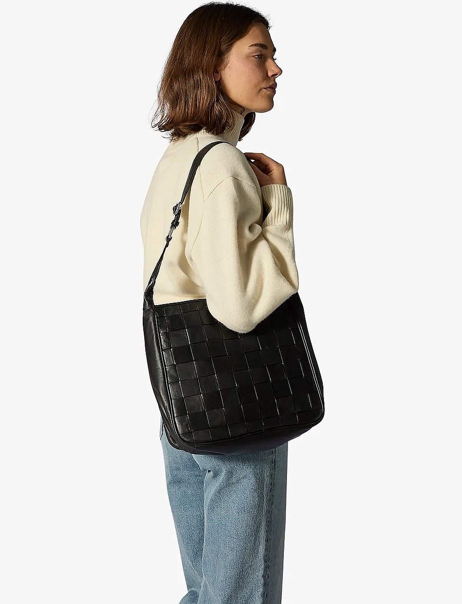 Adax - Amalfi shoulder bag Gunilla - ietilpīgas somas - black - 0