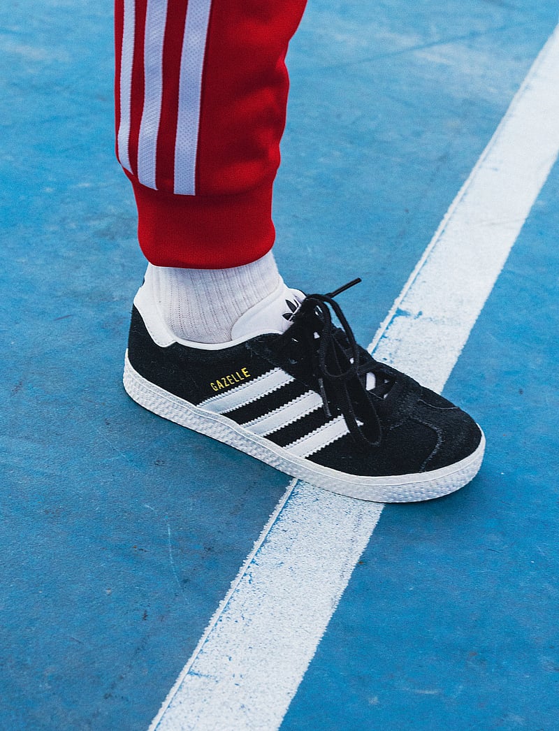 adidas Originals - GAZELLE C - låga sneakers - cblack/ftwwht/goldmt - 0