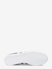 adidas Originals - ADIDAS GAZELLE - lave sneakers - conavy/white/goldmt - 4