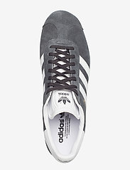 adidas Originals - ADIDAS GAZELLE - lave sneakers - dgsogr/white/goldmt - 3