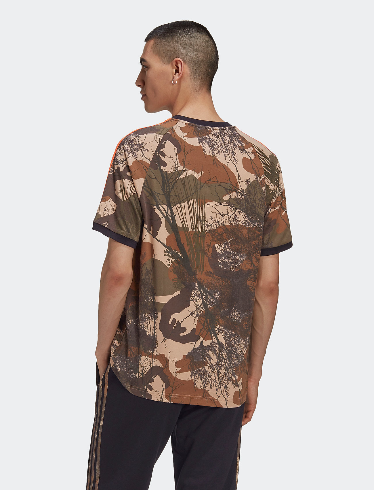 adidas Originals - CAMO AOP TEE - hemp/brooxi/eargrn/ap - 5