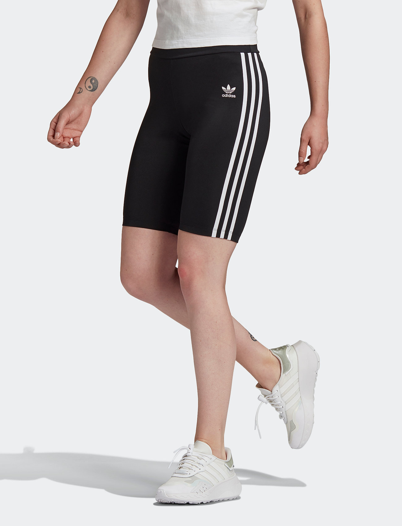 adidas Originals Adicolor Classics Primeblue High-Waisted Short Tights, 32, Shorts, Schwarz - Cycling Frauen