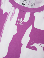 adidas Originals - Thebe Magugu Allover Print Crop T-Shirt (Plus Size) - mažiausios kainos - sepuli/white - 6