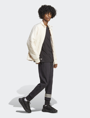 adidas Originals - NEUCLASSICS JKT - spring jackets - wonwhi/black - 4