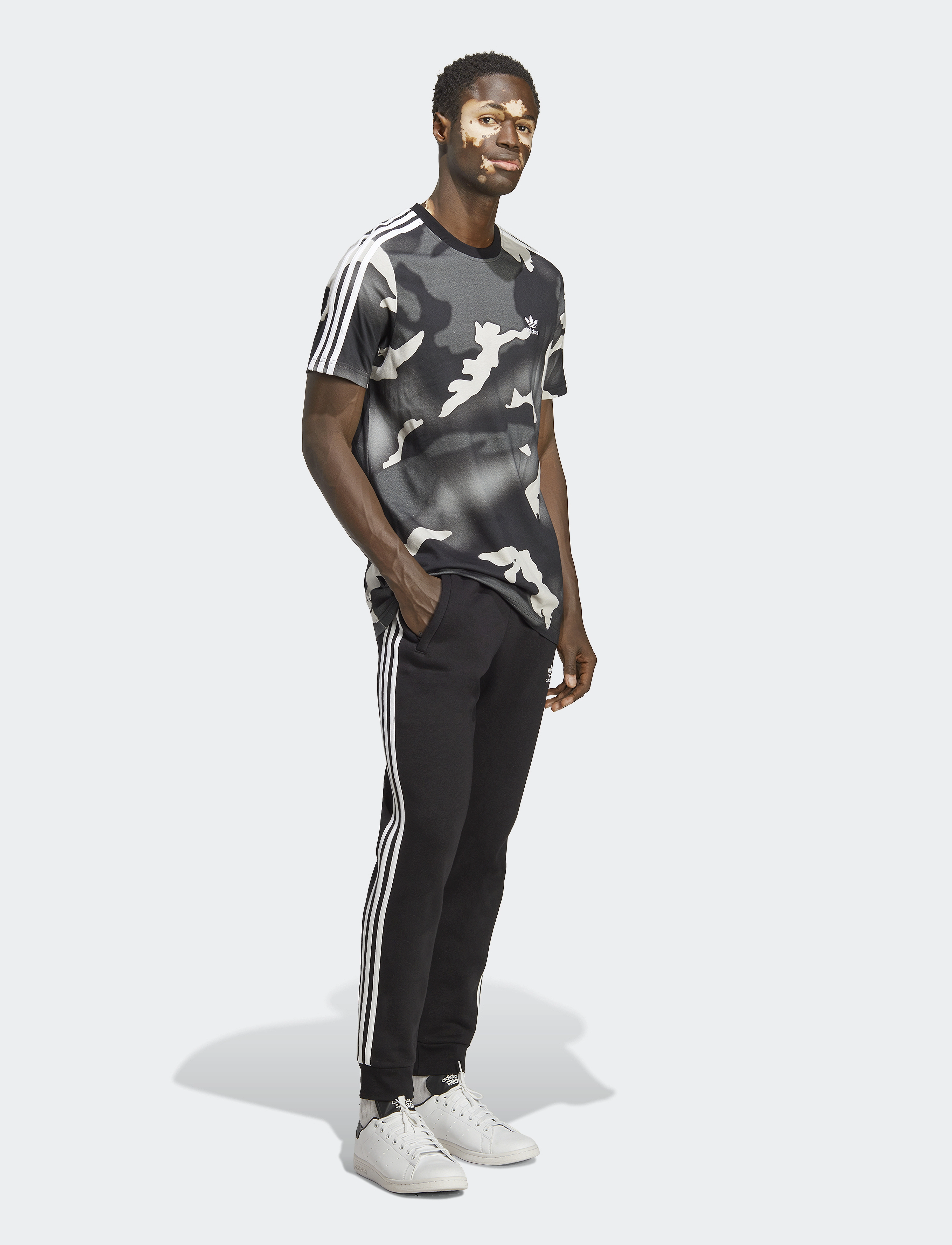 adidas Originals - Graphics Camo Allover Print T-Shirt - black - 4