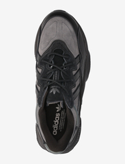adidas Originals - OZWEEGO Shoes - matalavartiset tennarit - gresix/cblack/cblack - 3