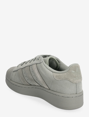 adidas Originals - SUPERSTAR XLG W - lage sneakers - silgrn/crywht/greoxi - 2
