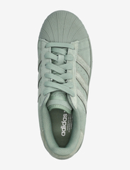 adidas Originals - SUPERSTAR XLG W - lage sneakers - silgrn/crywht/greoxi - 3
