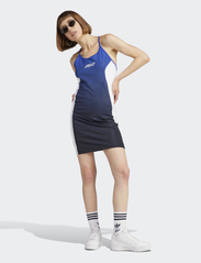 adidas Originals - Racerback Sporty Dress - sportskjoler - lucblu/multco - 4