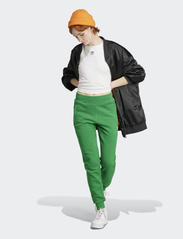 adidas Originals - TRACK PANT - sporthosen - green - 4