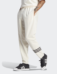 adidas Originals - NEW C TP - sports pants - wonwhi - 2