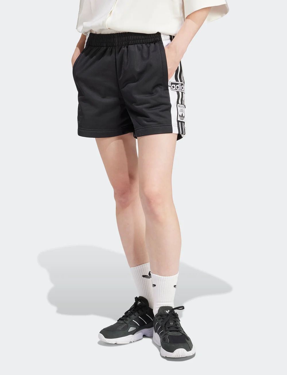 adidas Originals - ADIBREAK SHO - vabaaja lühikesed püksid - black - 0