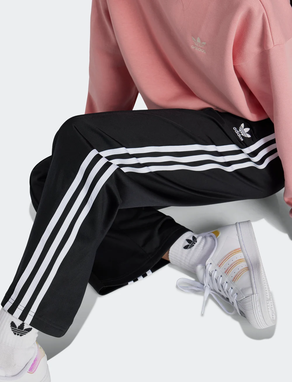 adidas Originals - WIDE PANTS - jogginghosen - black - 2