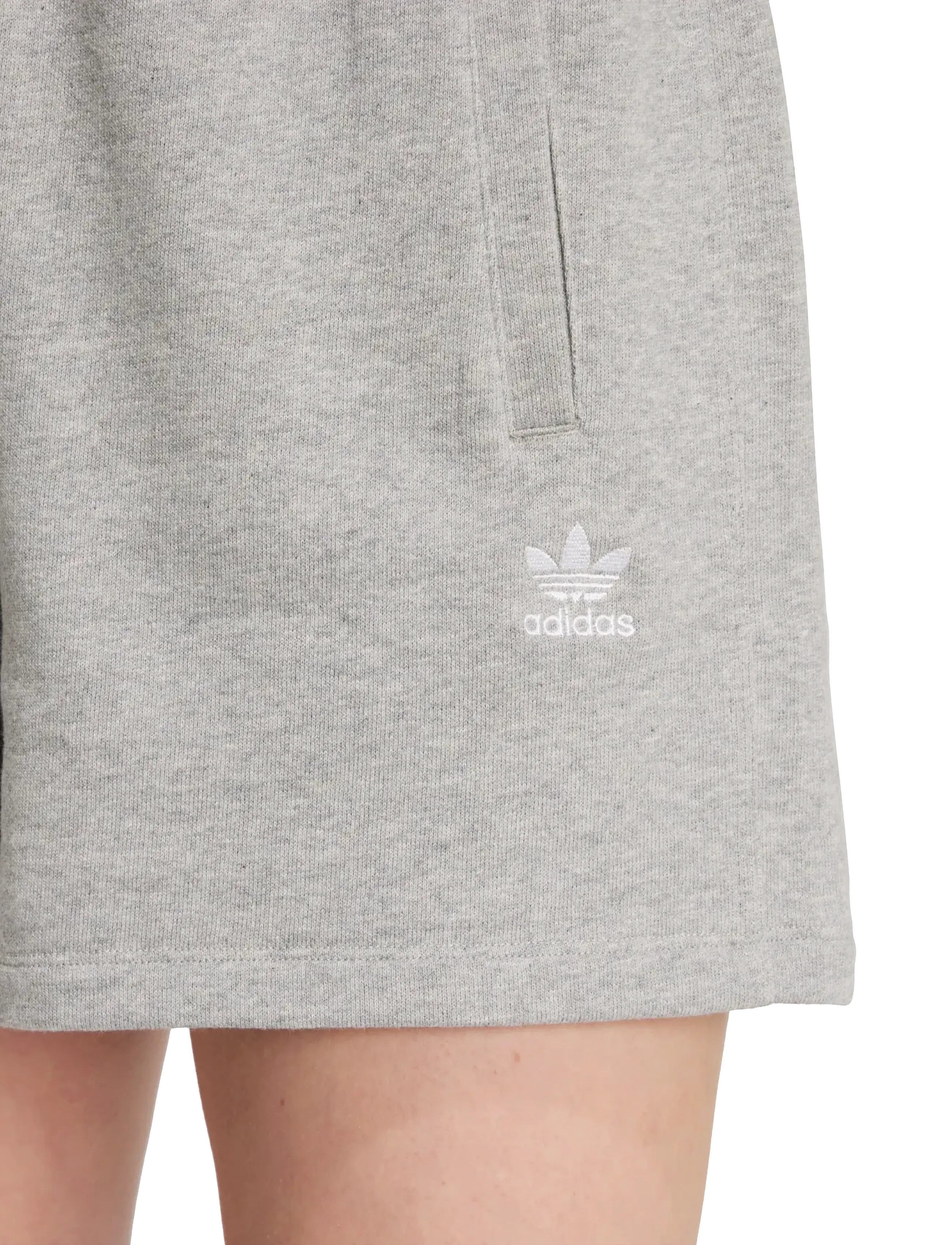 adidas Originals - ESS SHORTS - afslappede shorts - mgreyh - 4