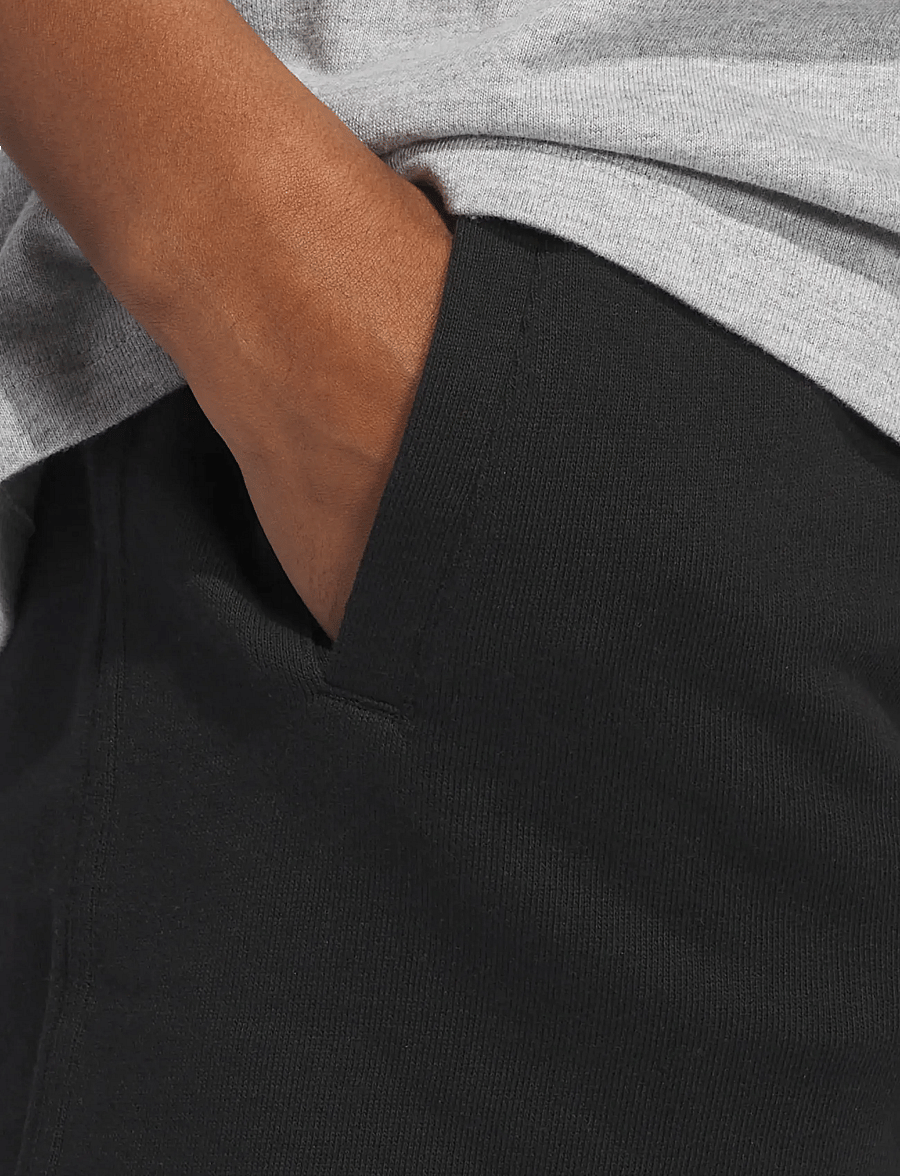 adidas Originals - ESS SHORTS - vabaaja lühikesed püksid - black - 4