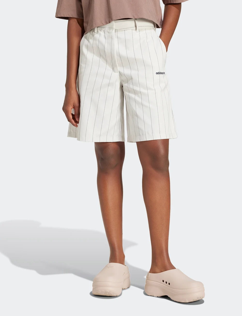 adidas Originals - PINSTRIPE SHORT - afslappede shorts - owhite/nindig - 0