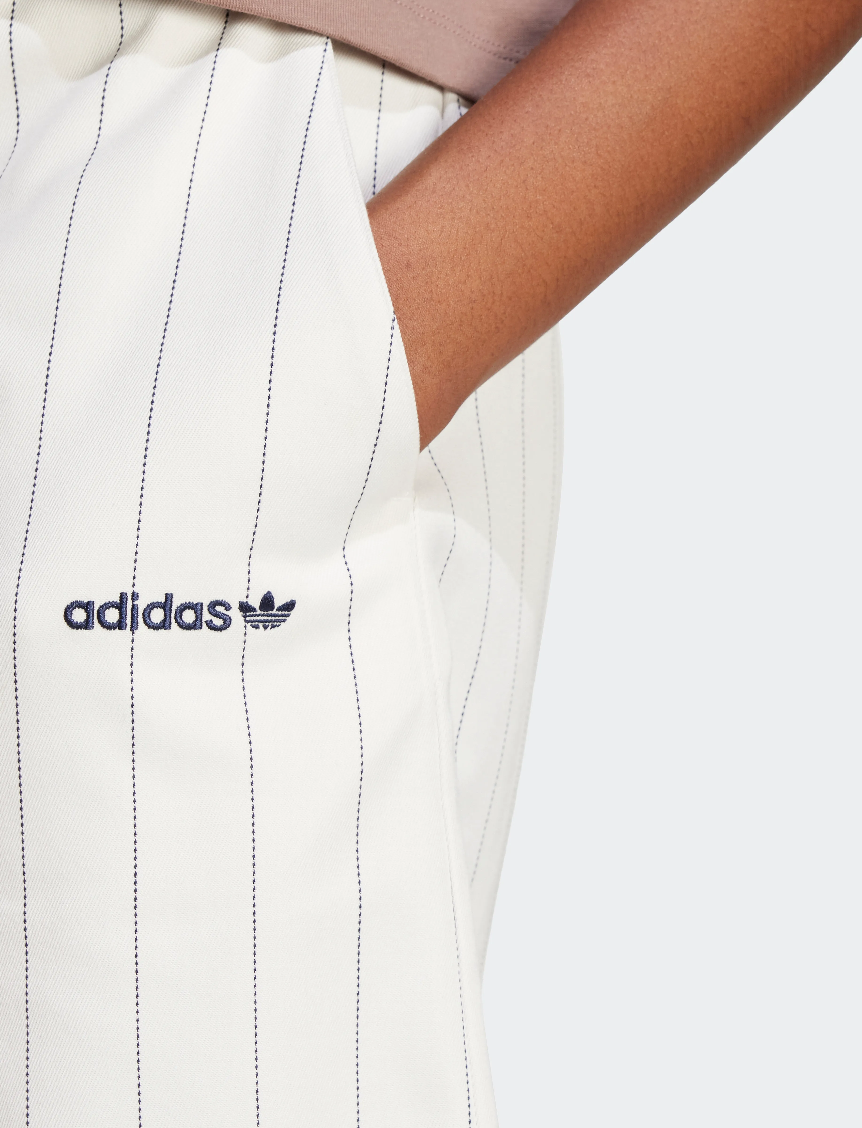 adidas Originals - PINSTRIPE SHORT - owhite/nindig - 2