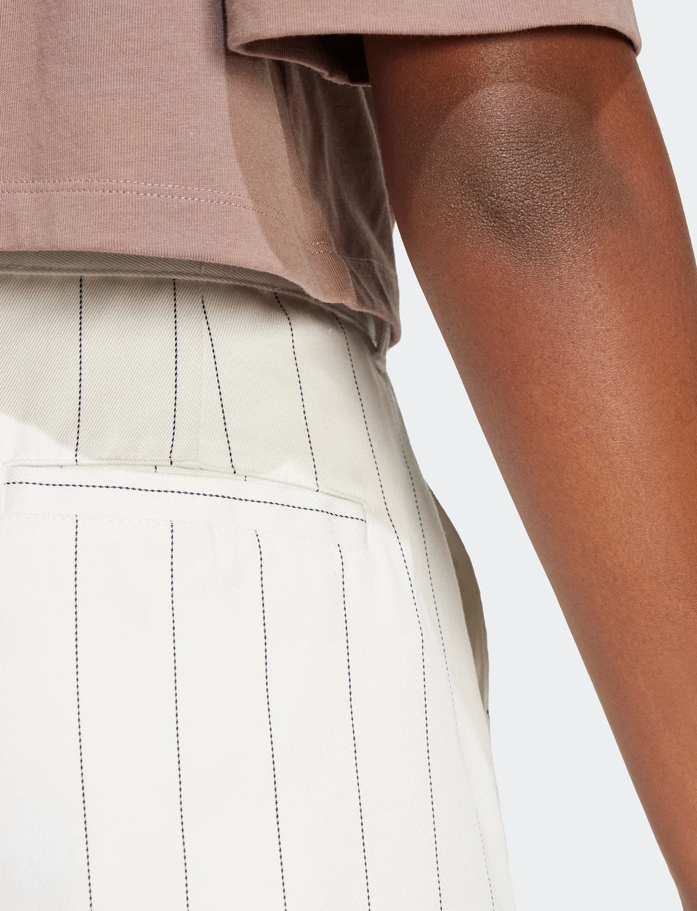 adidas Originals - PINSTRIPE SHORT - afslappede shorts - owhite/nindig - 4