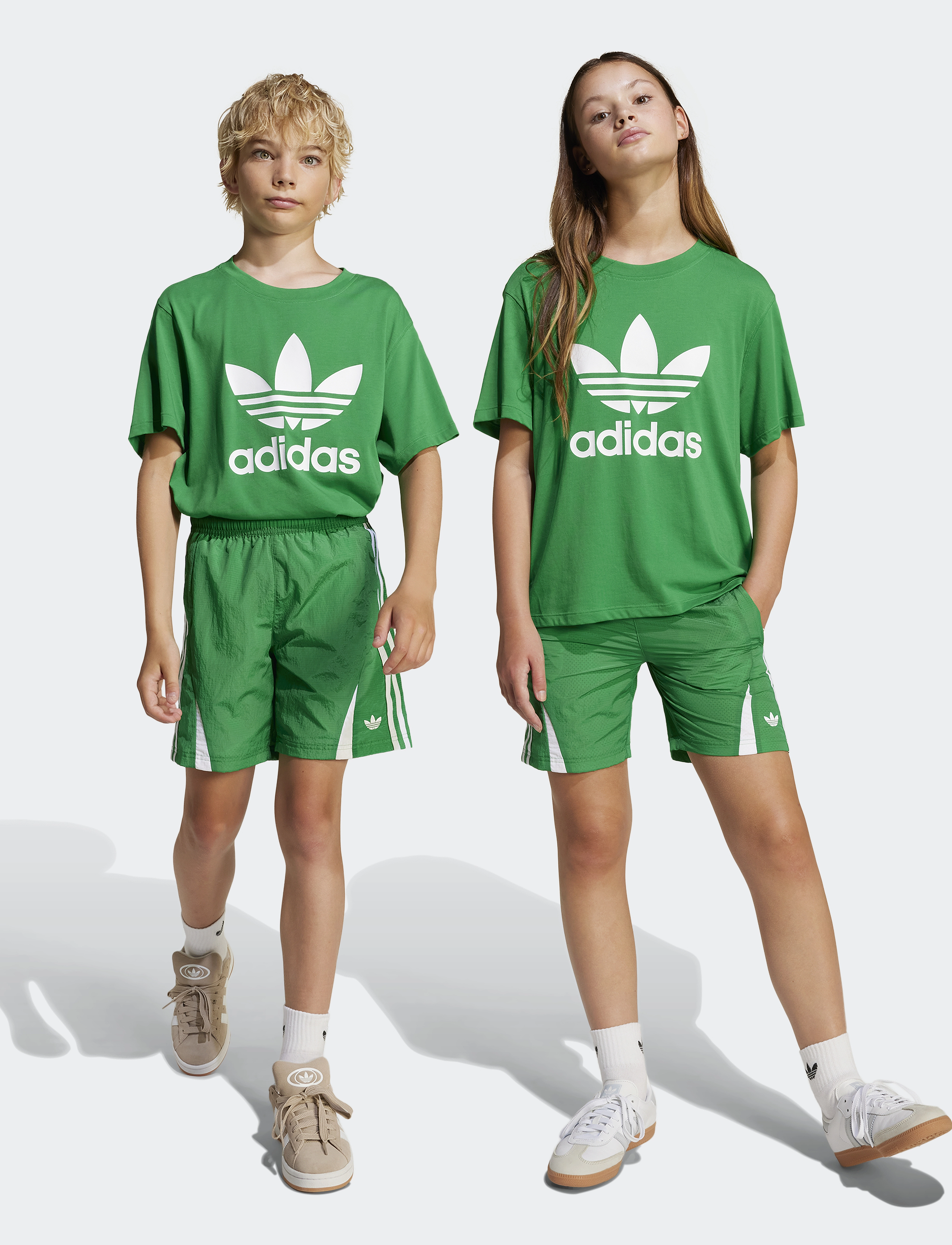 adidas Originals WOVEN SHORT - Shorts - GREEN / green