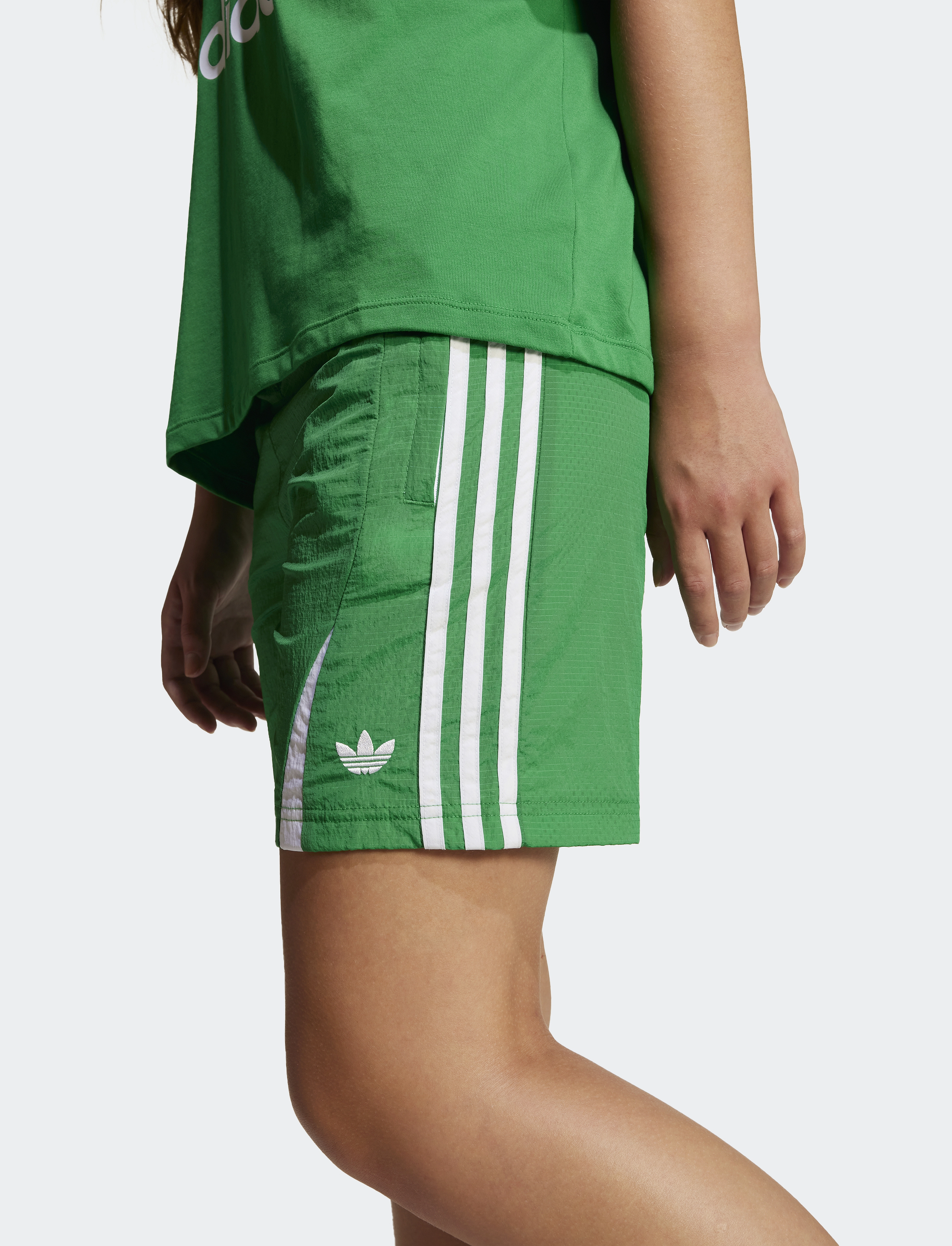 adidas Originals - WOVEN SHORT - sportsshorts - green - 5