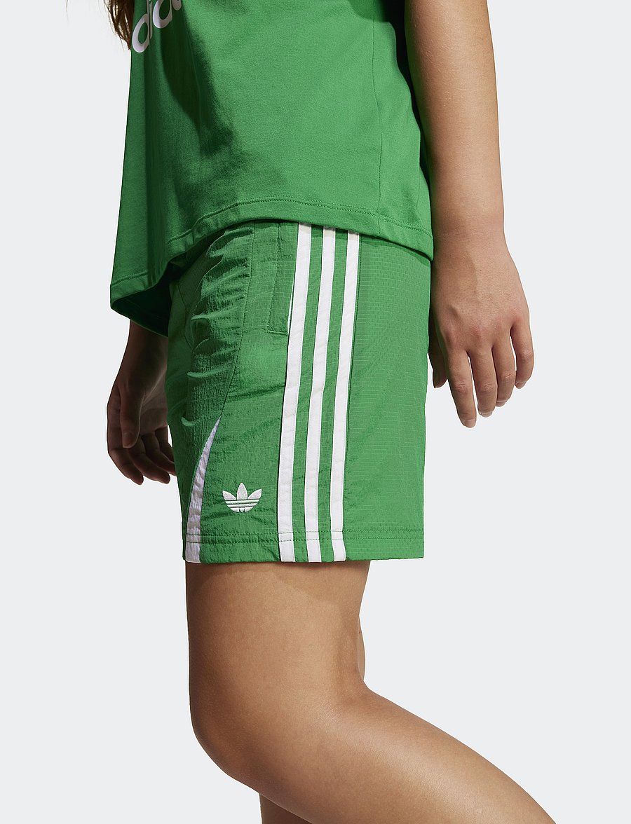 adidas Originals - WOVEN SHORT - shorts de sport - green - 5