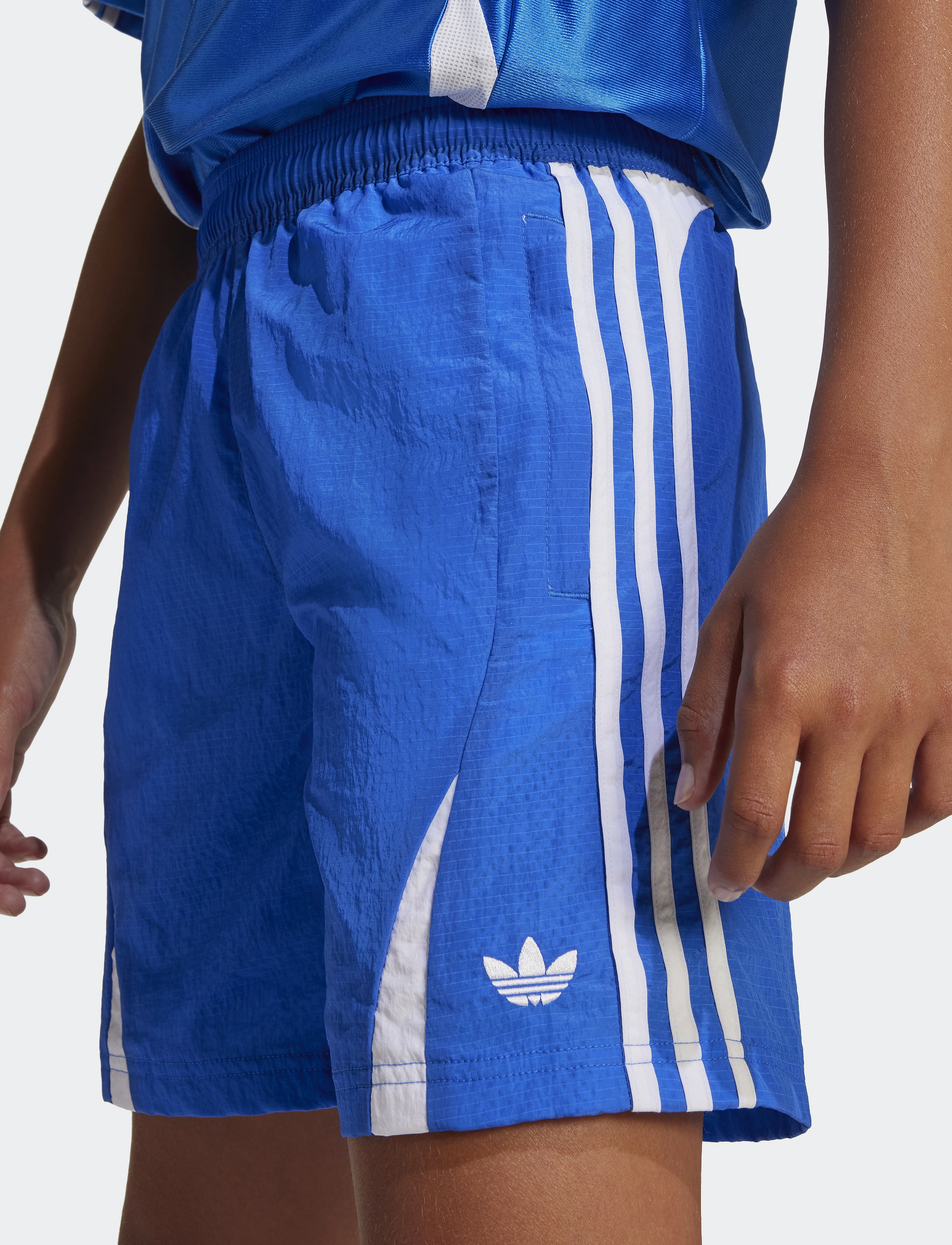 adidas Originals - WOVEN SHORT - sport-shorts - blue - 5
