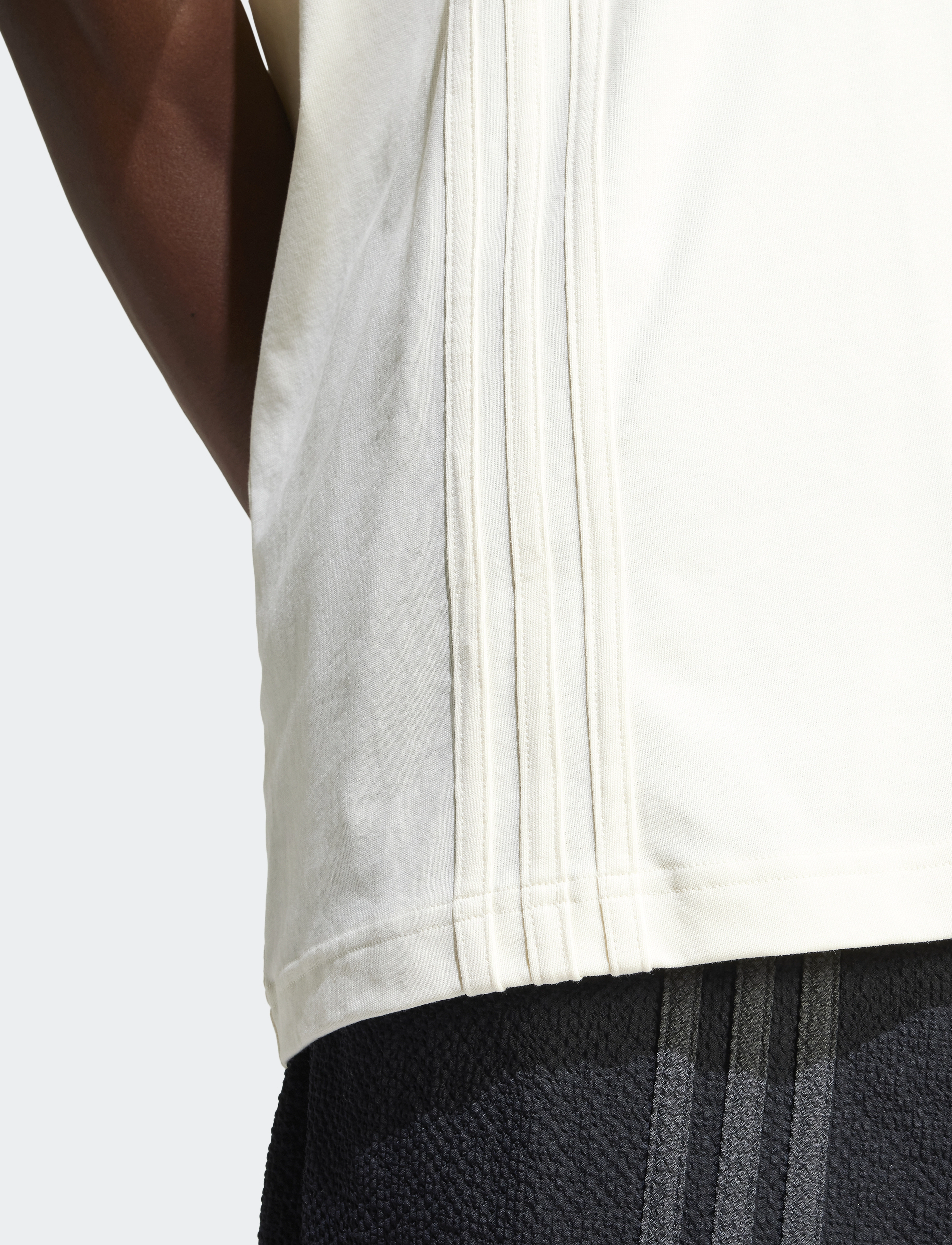 adidas Originals - FRONT ST TEE - crewht - 2