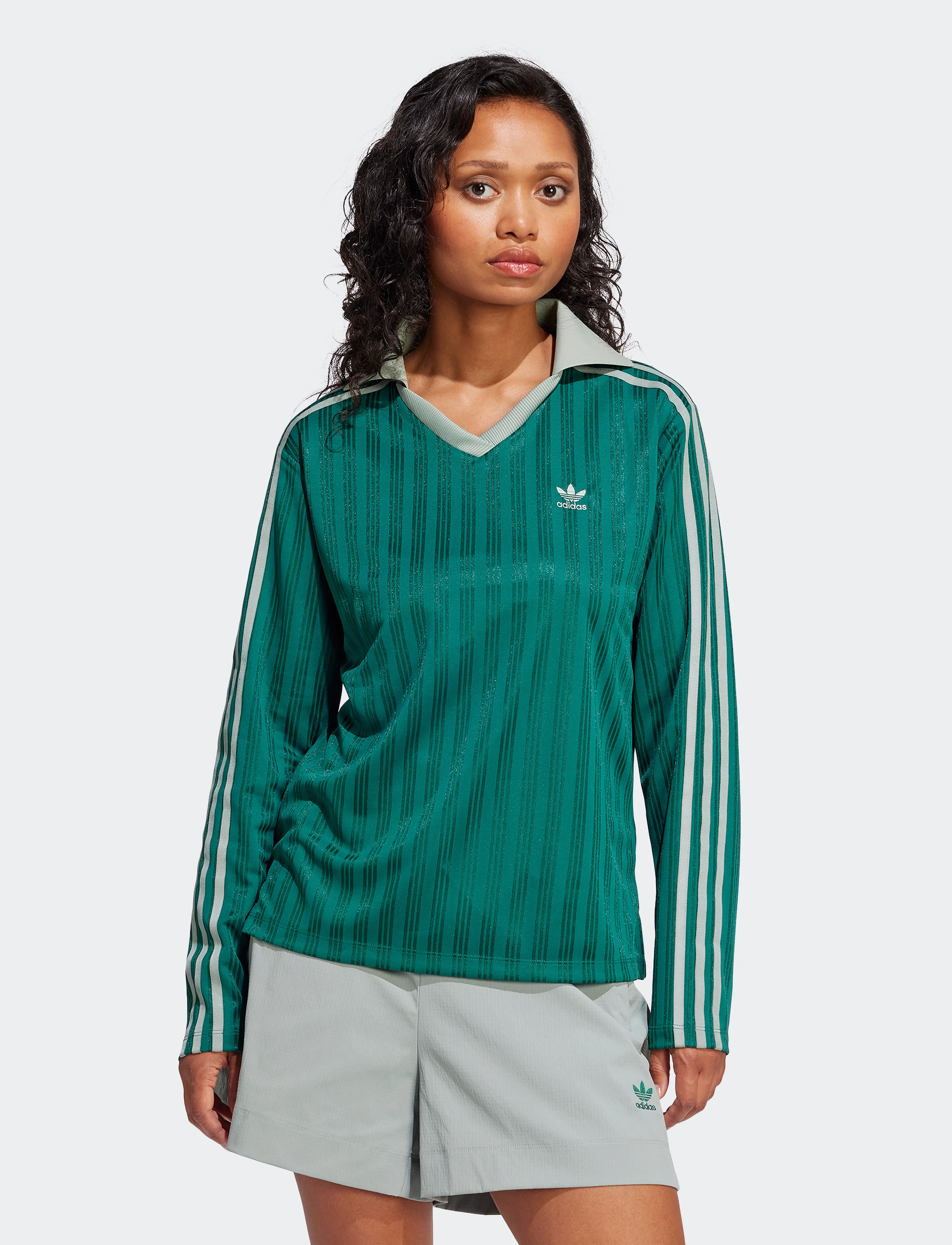 adidas Originals V-NECK LS TEE - T-shirts & Toppar - CGREEN / green