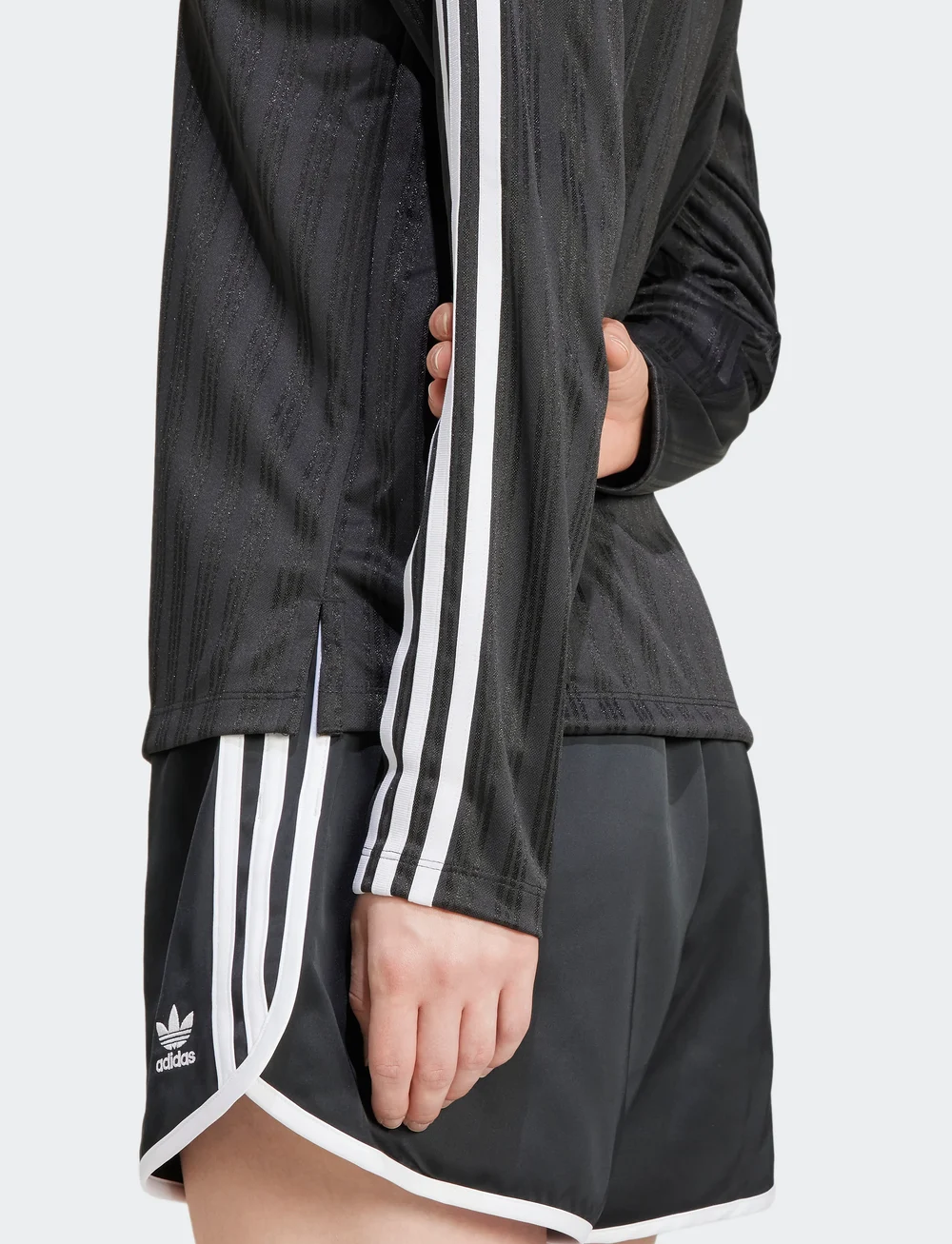 adidas Originals - V-NECK LS TEE - langærmede t-shirts - black - 4