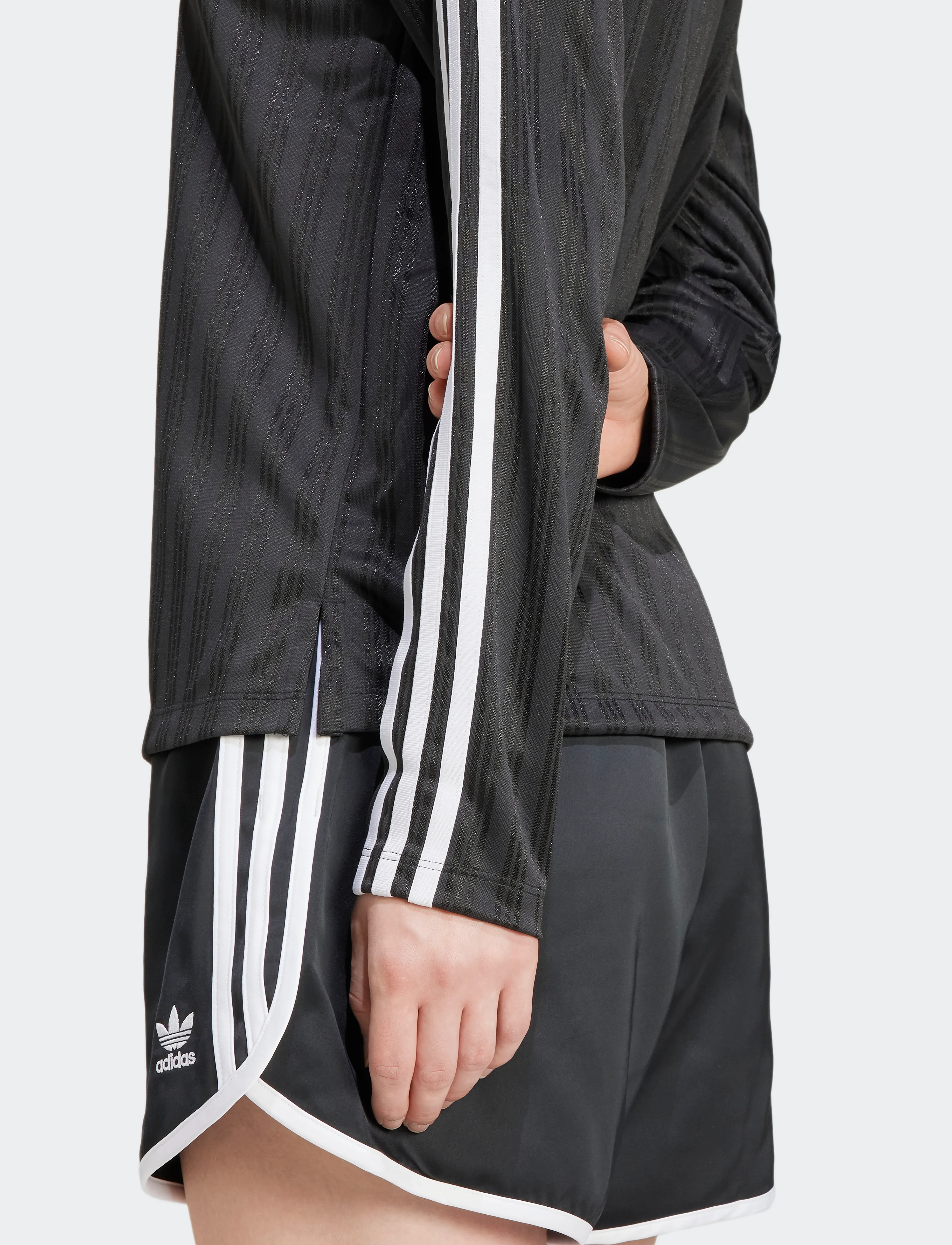 adidas Originals - V-NECK LS TEE - tops & t-shirts - black - 4